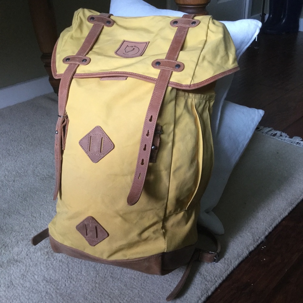 Fjallraven No 21 Rucksack, LARGE. Near new, authentic, in rare Ochre yellow.